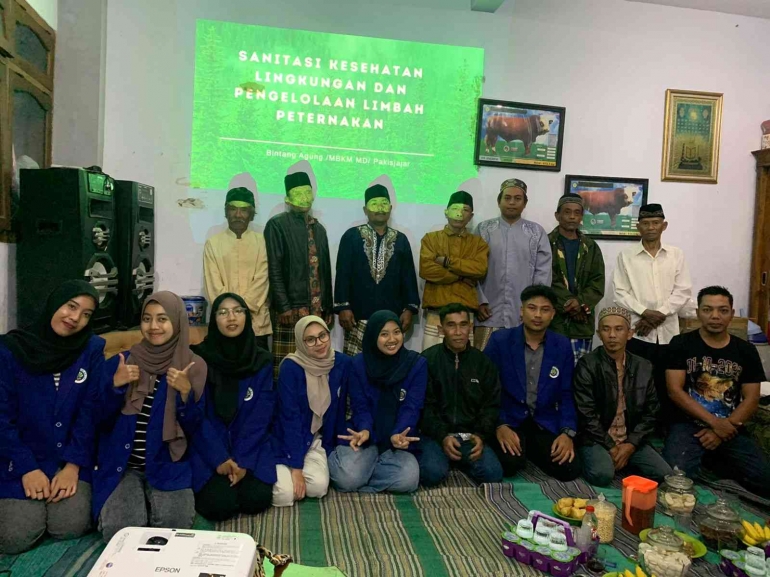Upaya Peningkatan Kesadaran Lingkungan dan Wawasan Warga Desa Pakisjajar melalui Edukasi Pemanfaatan Limbah Ternak