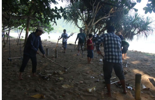 Universitas Negeri Malang (UM) Gelar Aksi Bersih Sampah di Pantai Perawan Dalam Peringati Hari Lingkungan Hidup Sedunia