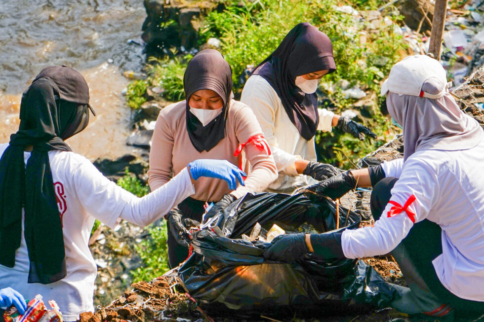 Selamatkan Sungai, Selamatkan Lingkungan: BEM UM Lakukan Aksi BERSERI 2025